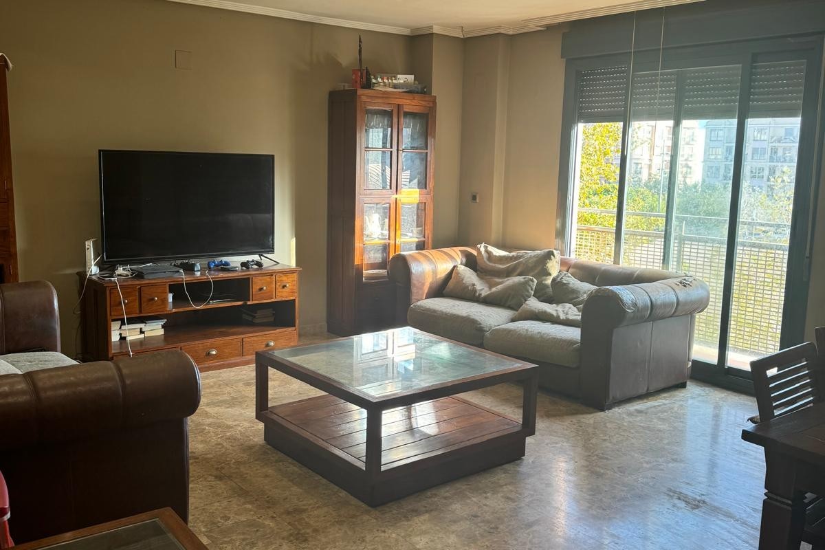 5893